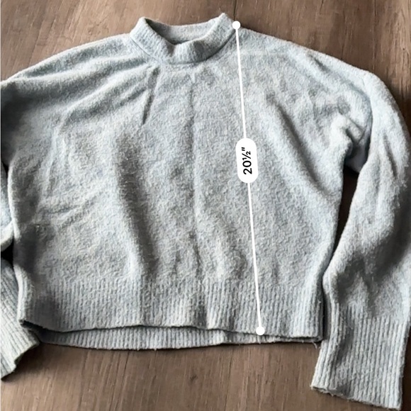 Abercrombie & Fitch Light Blue Cropped Crewneck Sweater - Picture 6 of 7